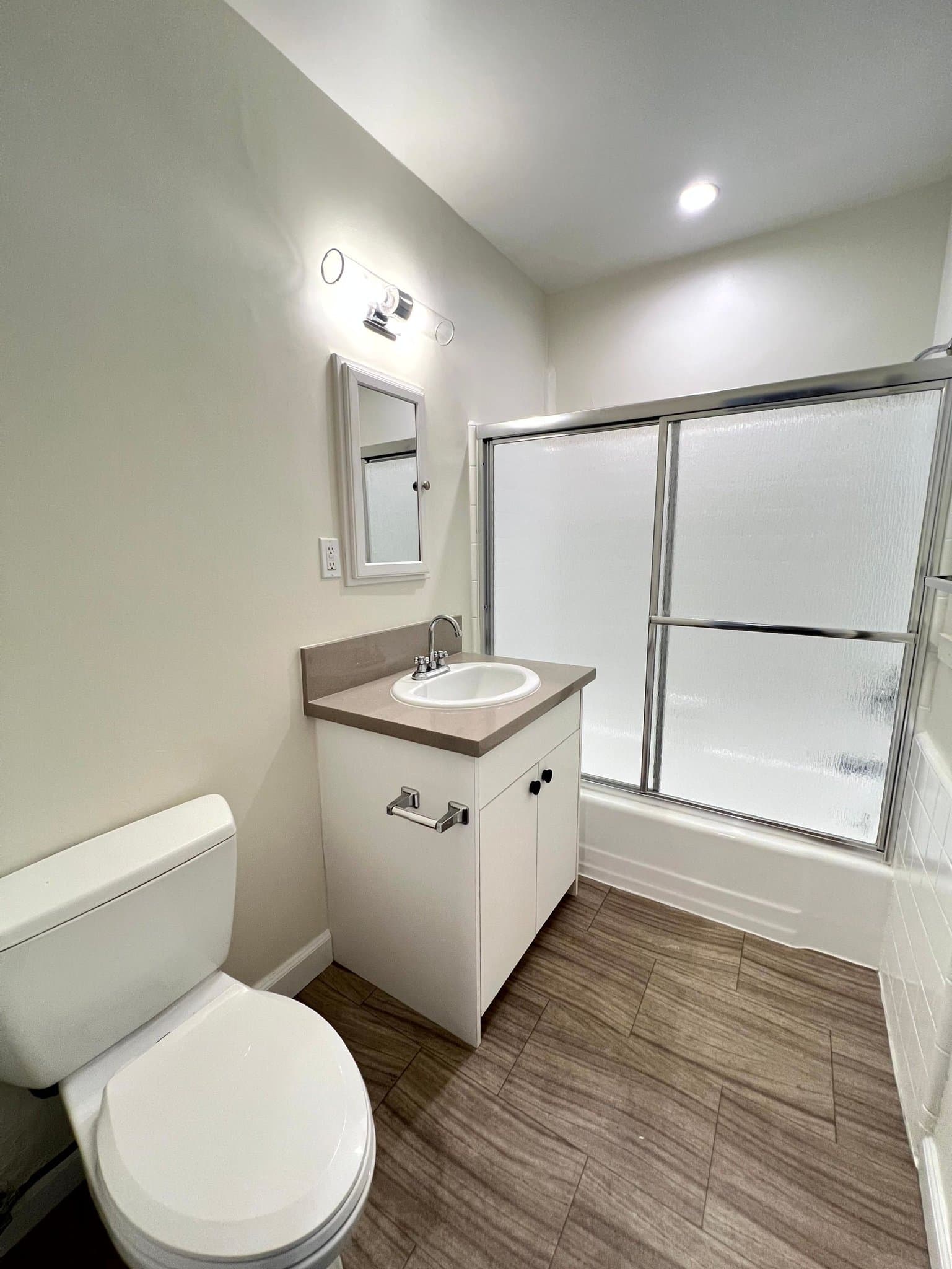 Santa Monica Apartment: 2408 Ocean Park