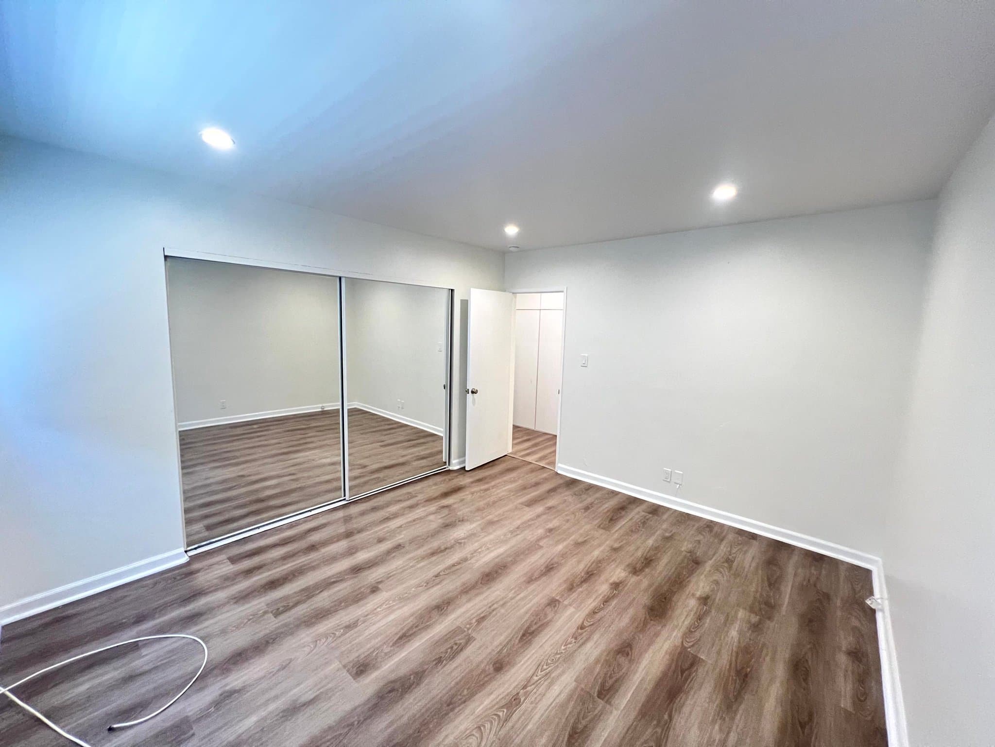 Santa Monica Apartment: 2408 Ocean Park