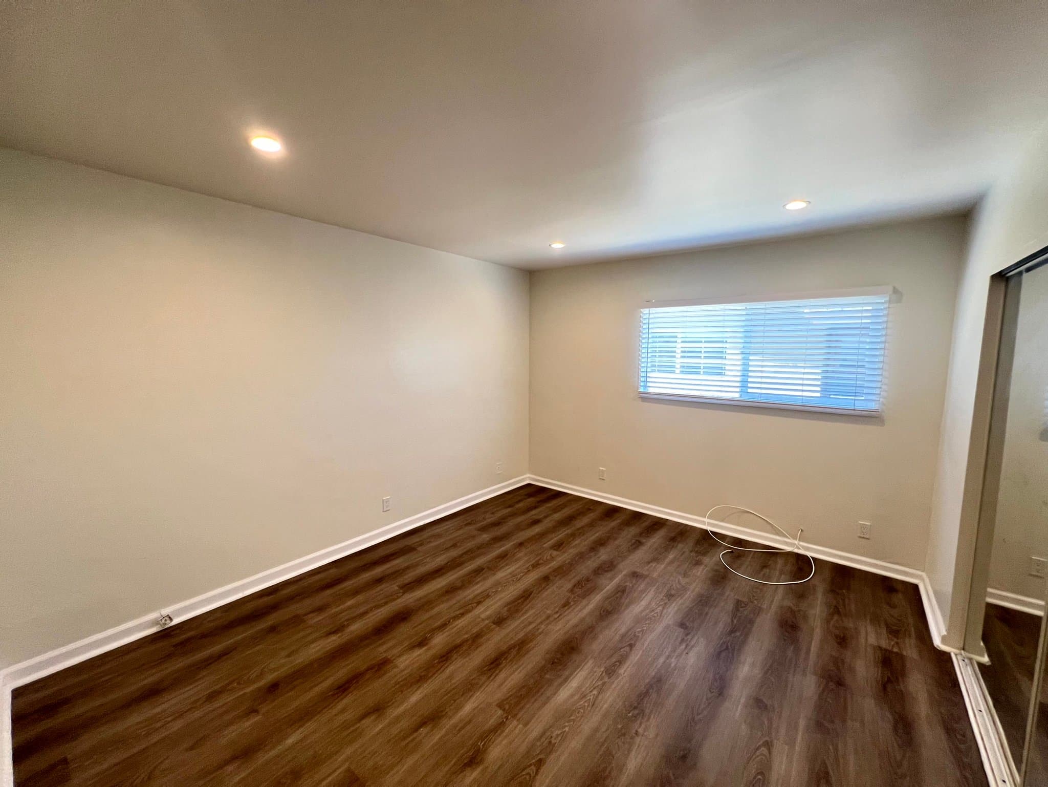 Santa Monica Apartment: 2408 Ocean Park