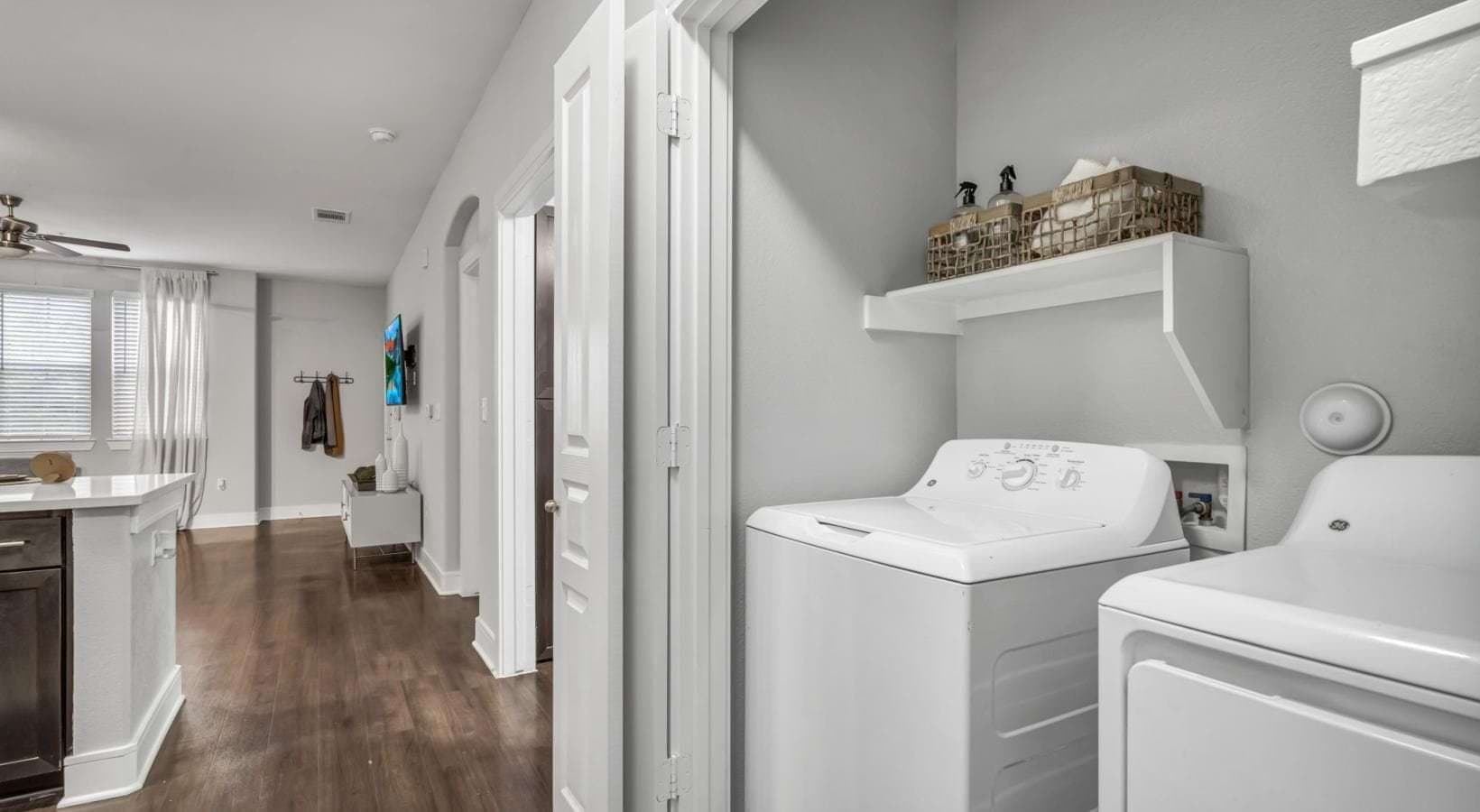 Dallas Apartment: 2400 Fort Worth Ave