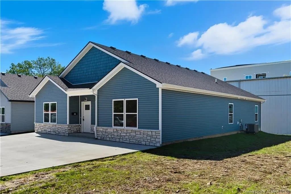 Charlestown Townhome: 131 Level street