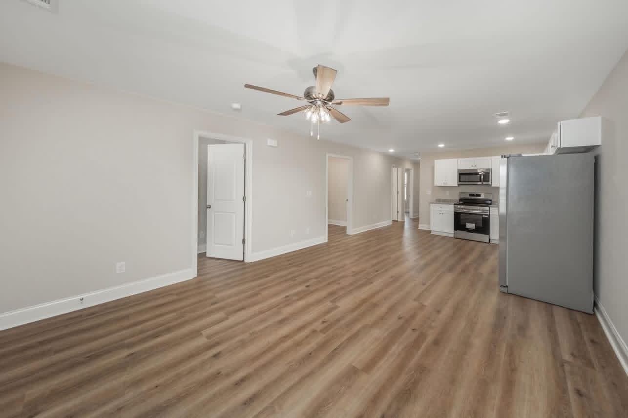 Warner Robins House: 120 Northlake Dr