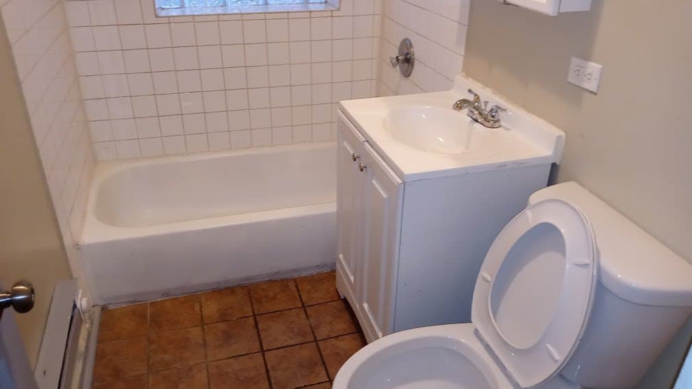 Chicago Apartment: 6943 South Indiana Avenue