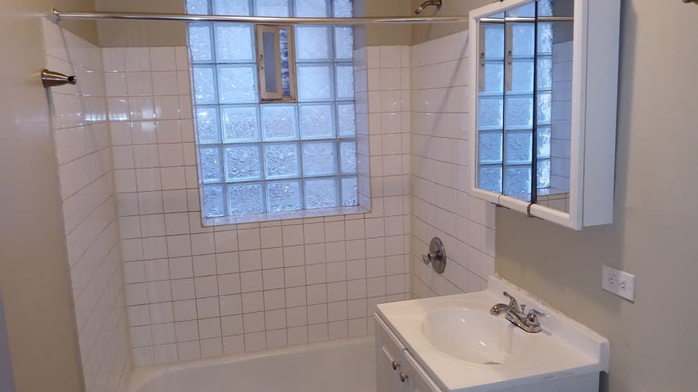 Chicago Apartment: 6943 South Indiana Avenue