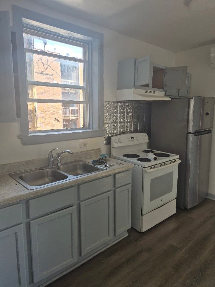 Chicago Apartment: 6943 South Indiana Avenue