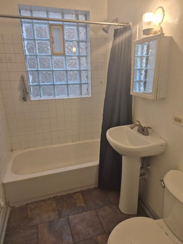 Chicago Apartment: 6943 South Indiana Avenue