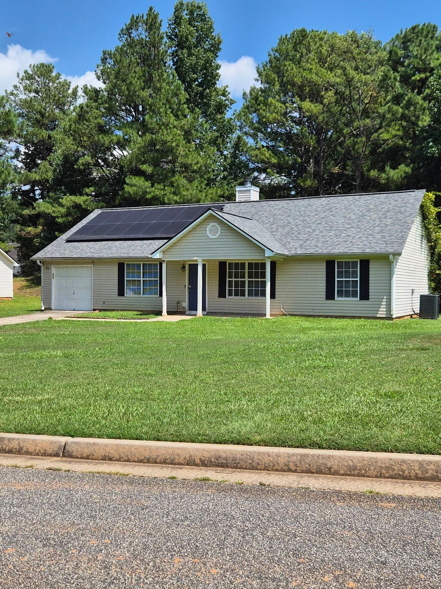 Newnan House: 23 Potomac Trl