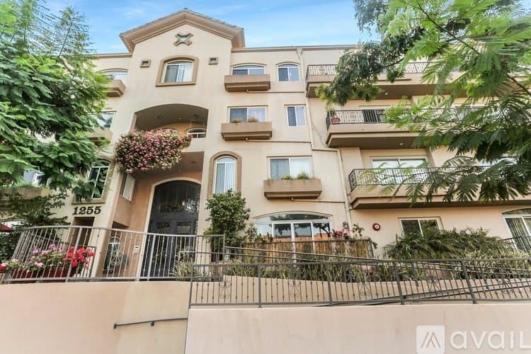 Los Angeles Condo: 1255 Federal Ave