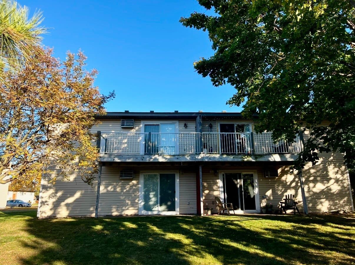 Hudson Townhome: 1613 Redwood Drive
