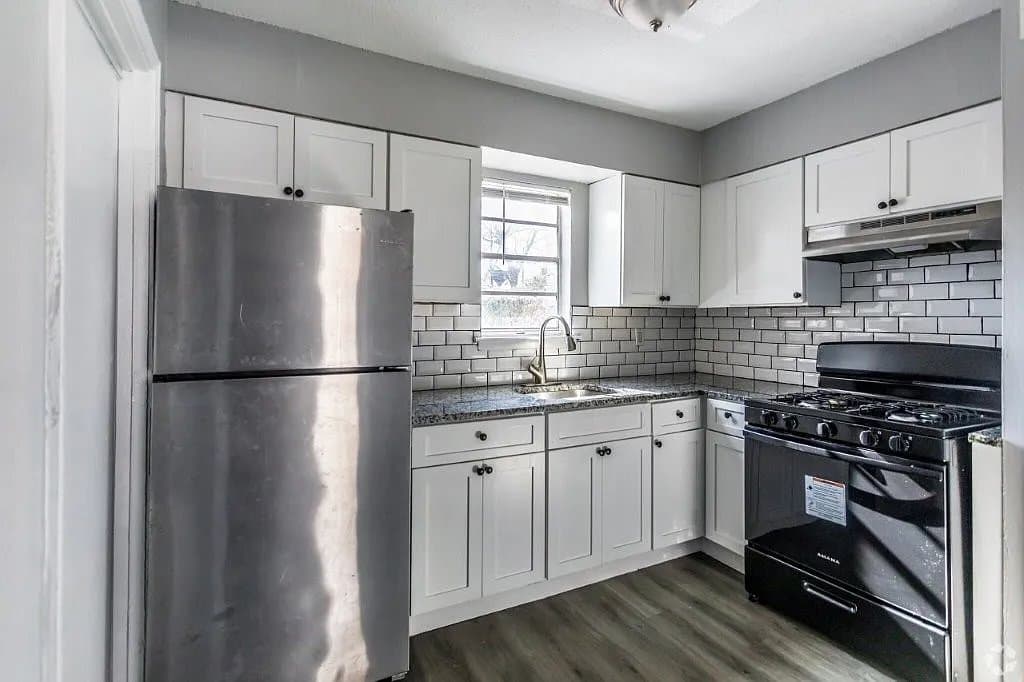 Memphis Apartment: 3060 Southern Ave