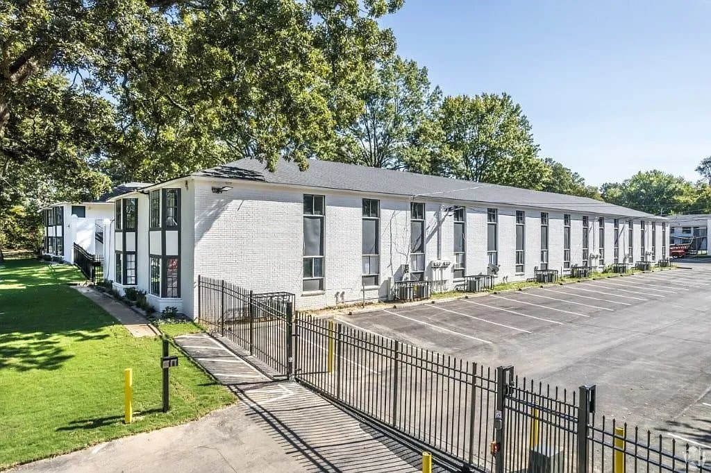 Memphis Apartment: 3060 Southern Ave