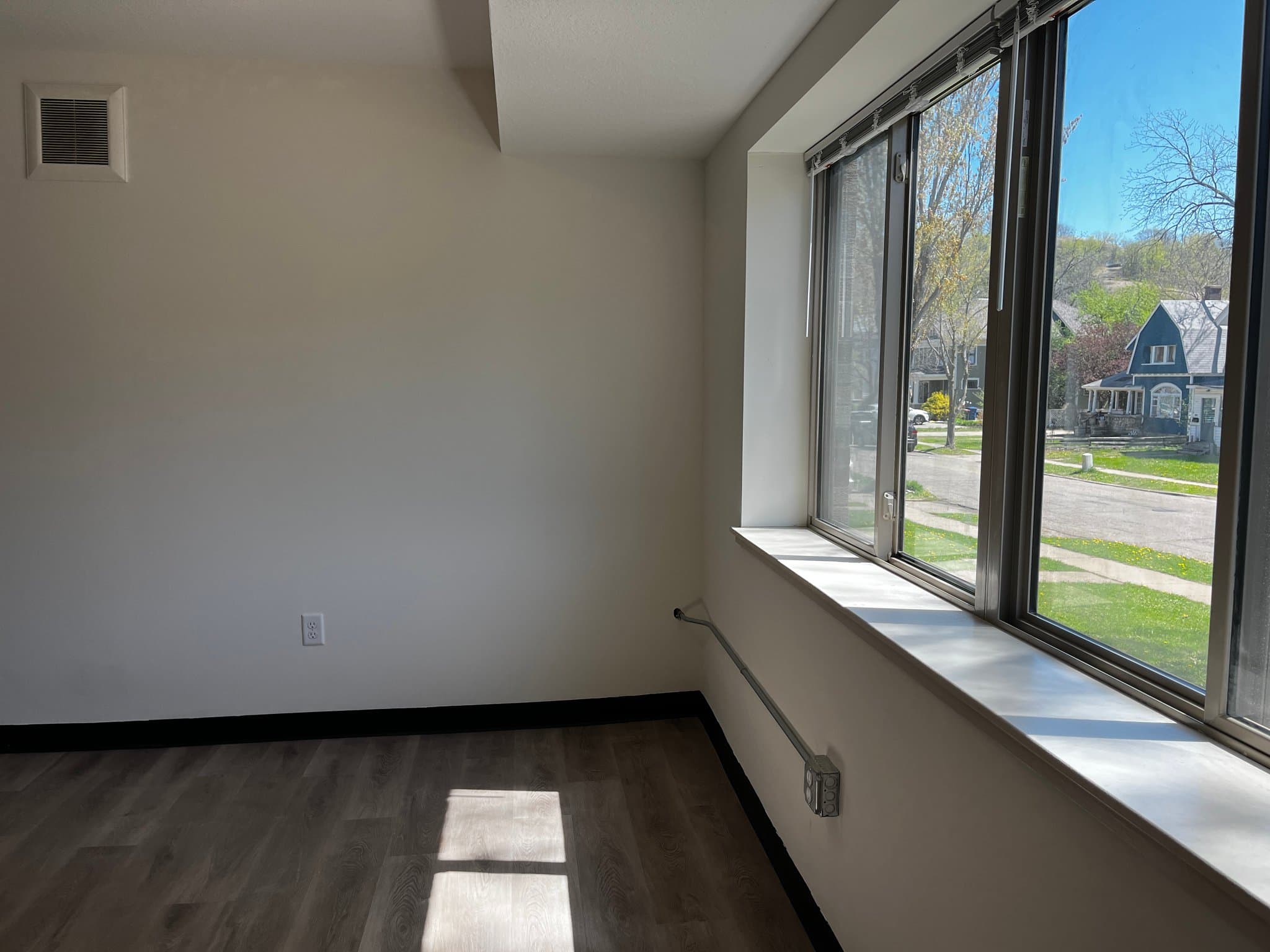 Red Wing Apartment: 480 8th St. W.