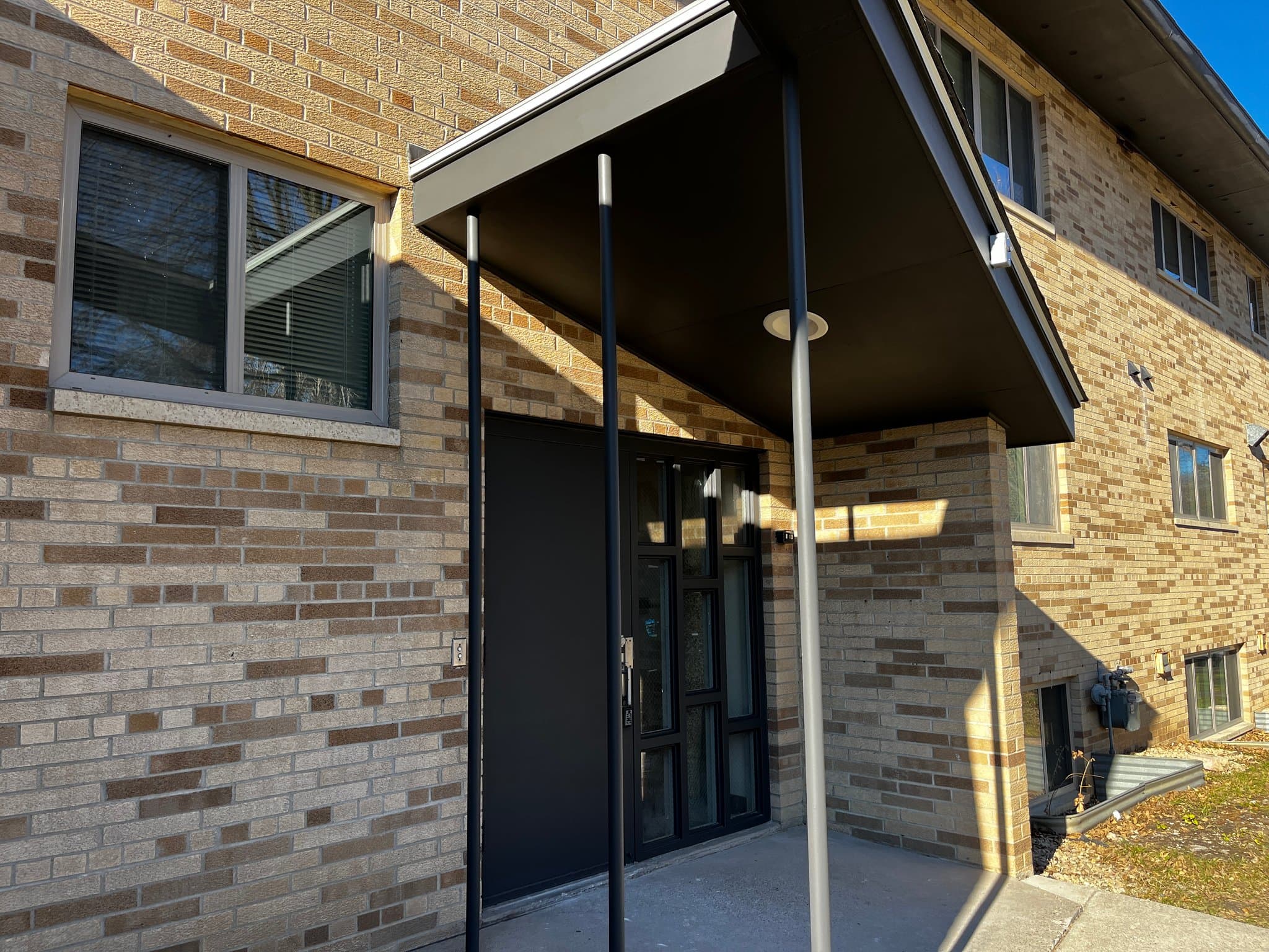 Red Wing Apartment: 480 8th St. W.