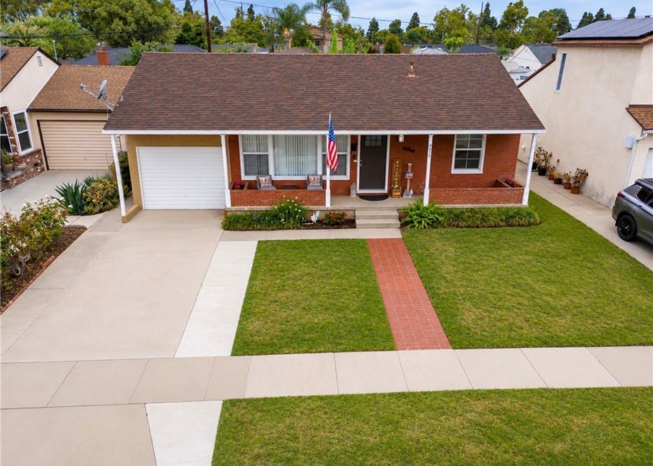 Lakewood House: 5439 Bonfair Ave