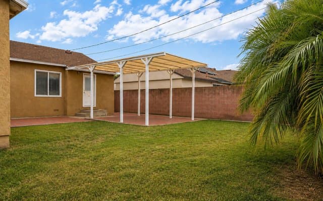 Lakewood House: 5439 Bonfair Ave