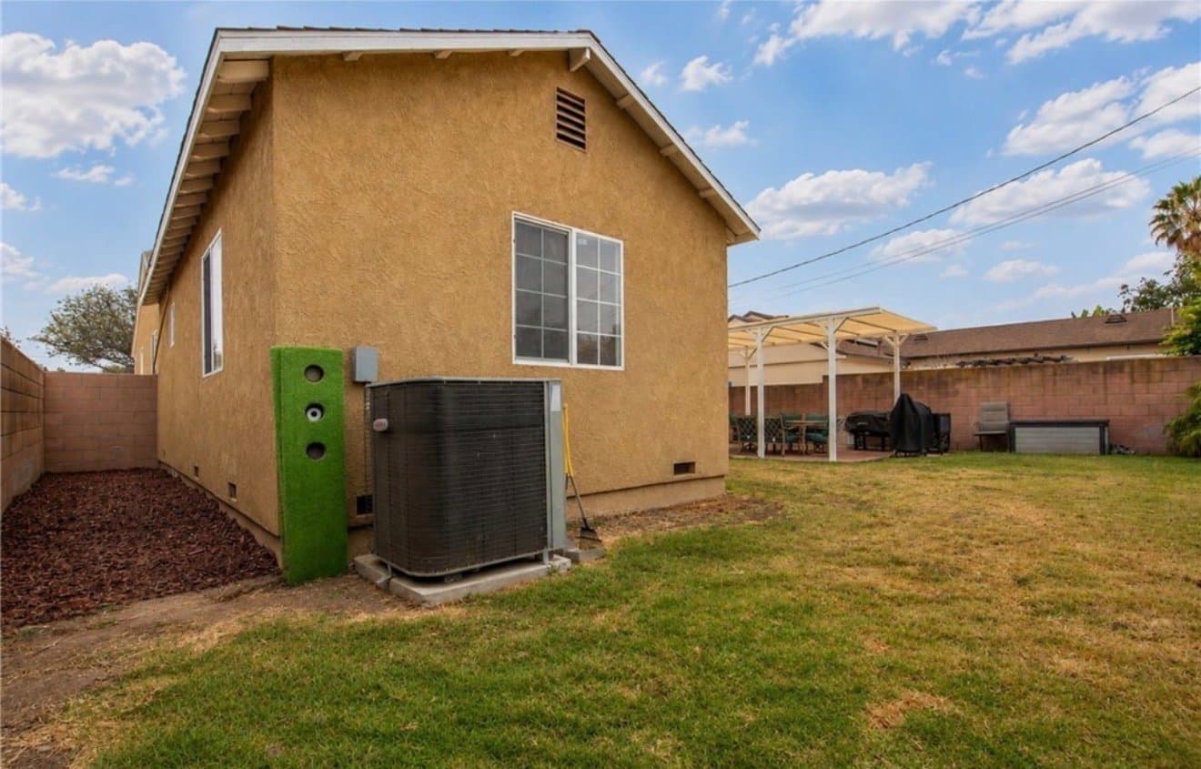 Lakewood House: 5439 Bonfair Ave