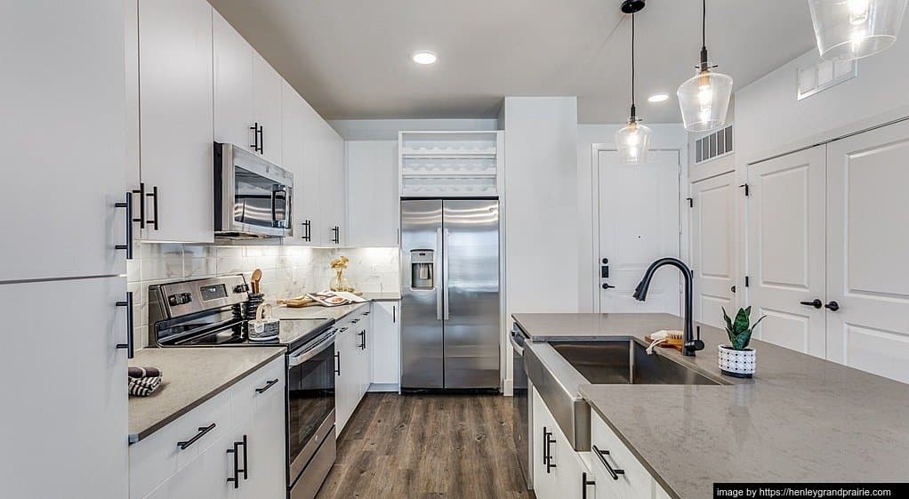 Grand Prairie Apartment: 3850 Double Oak Ave
