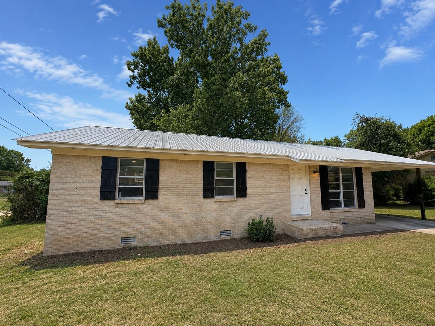Senatobia House: 302 Scott St