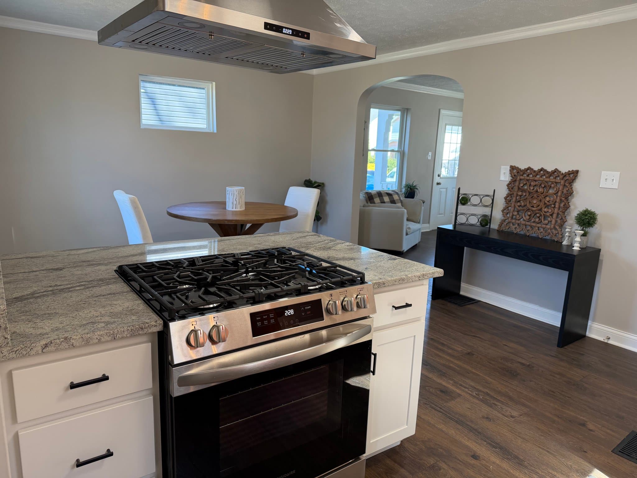 Columbus House: 1373 Oakwood Ave
