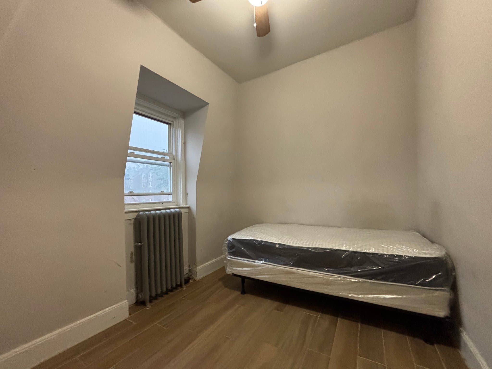 Elizabeth Single Room: 62 Dehart Pl