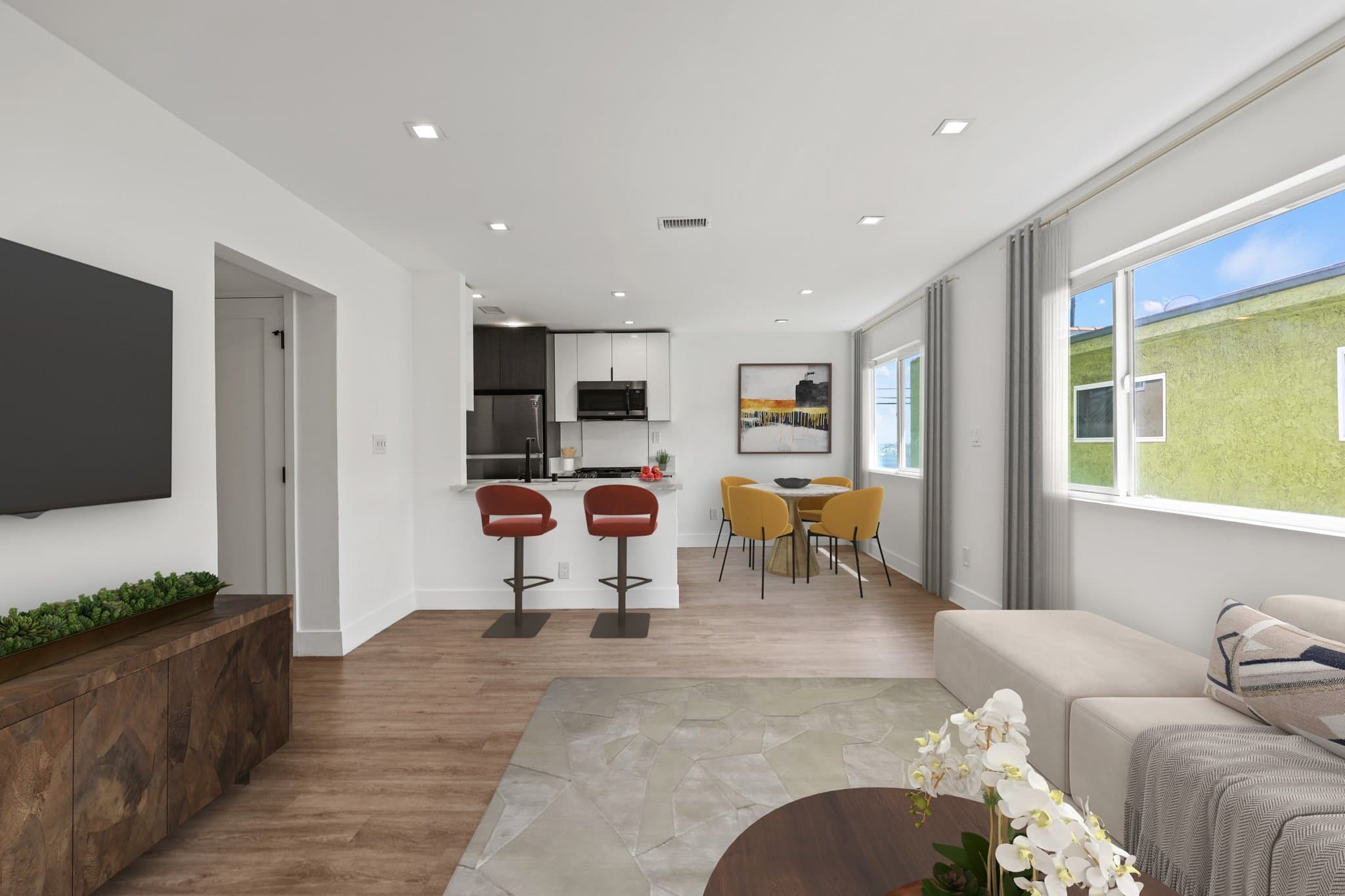 Los Angeles Apartment: 701 N Hill Place