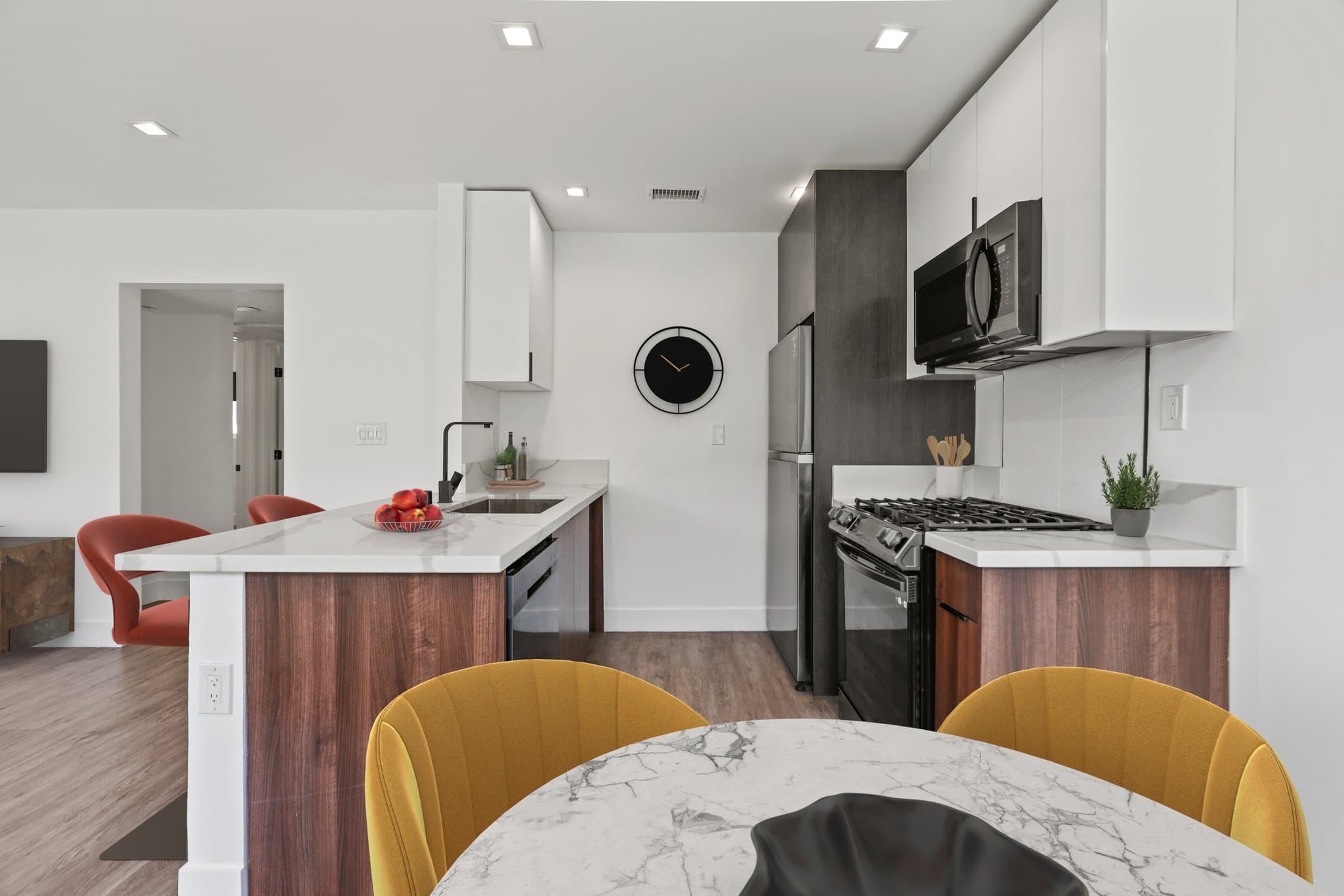 Los Angeles Apartment: 701 N Hill Place