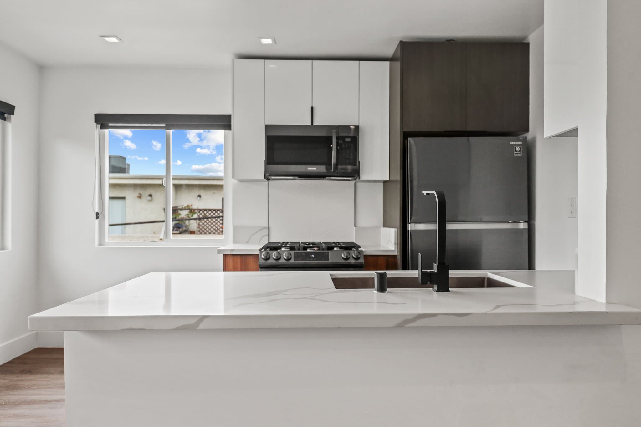 Los Angeles Apartment: 701 N Hill Place