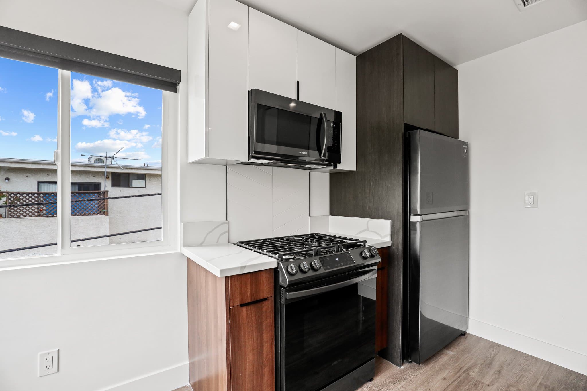 Los Angeles Apartment: 701 N Hill Place