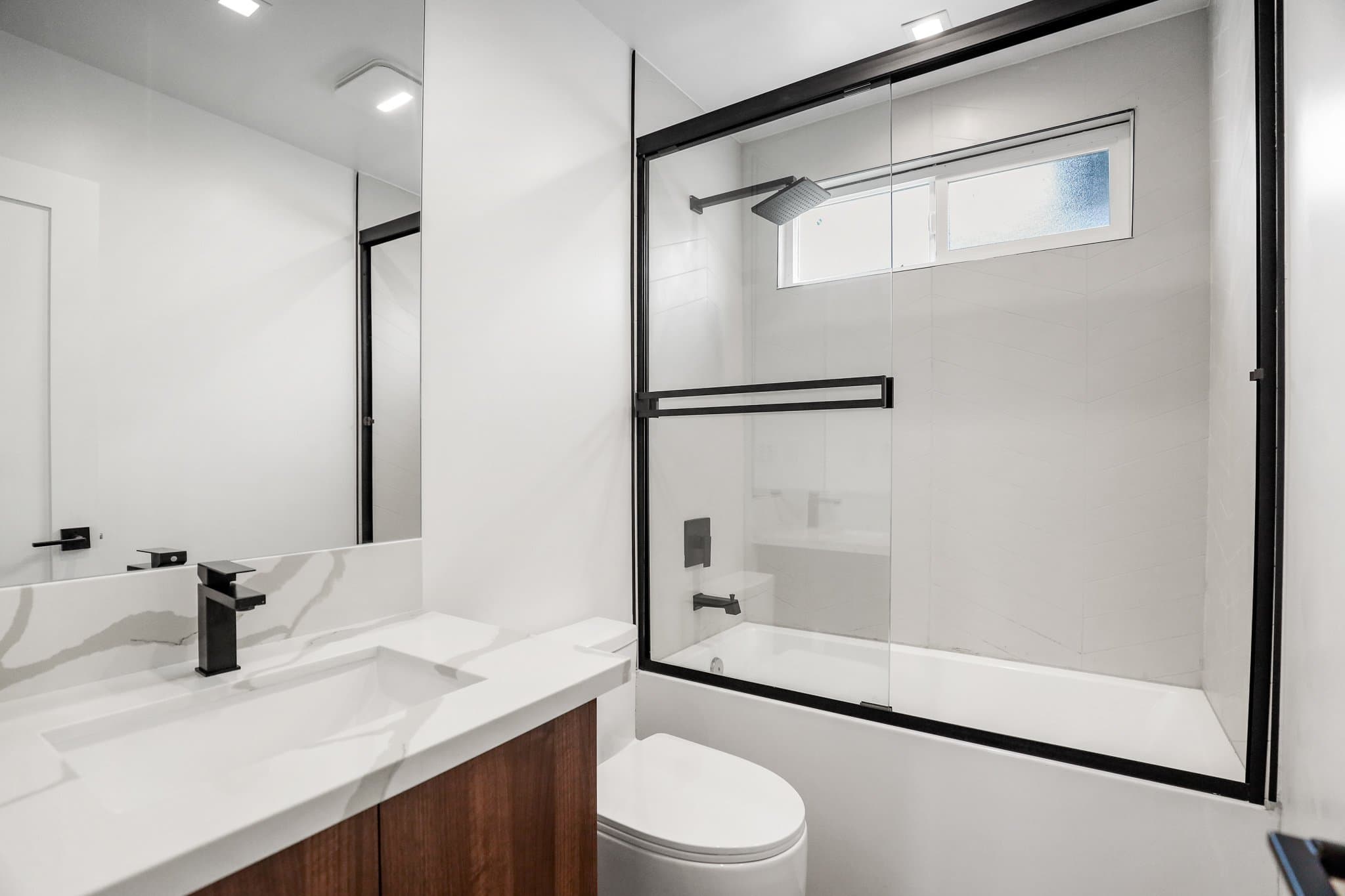Los Angeles Apartment: 701 N Hill Place