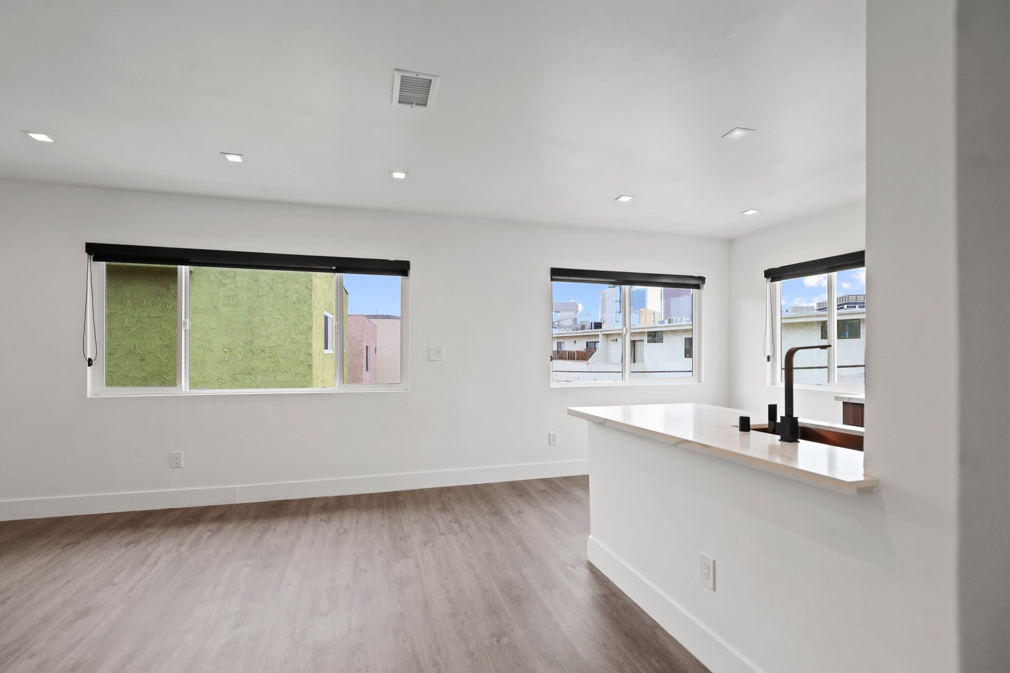 Los Angeles Apartment: 701 N Hill Place