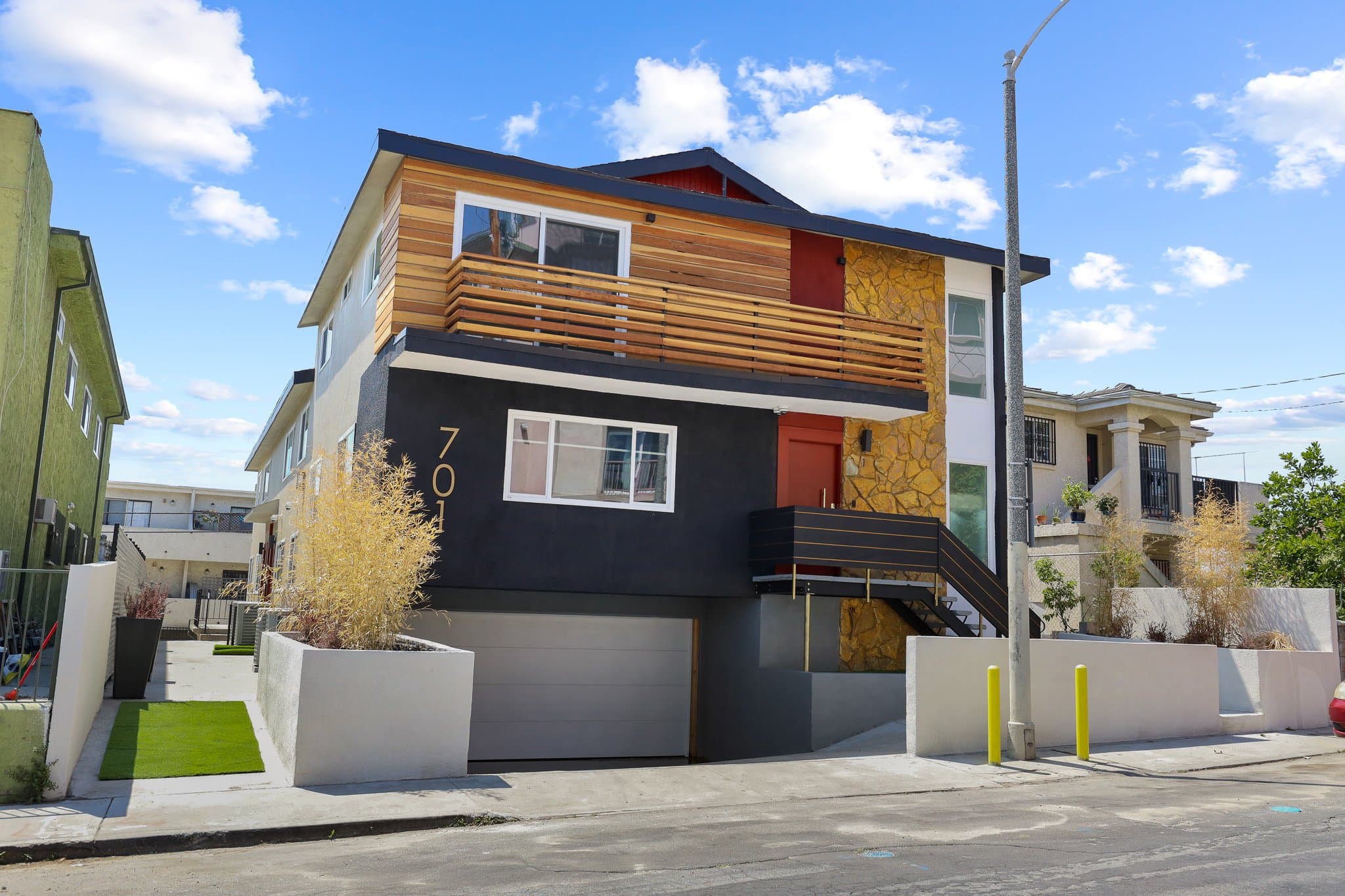 Los Angeles Apartment: 701 N Hill Place