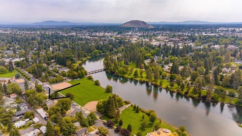 Bend House: 1335 NW. Harmon Blvd