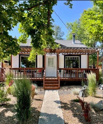 Bend House: 1335 NW. Harmon Blvd