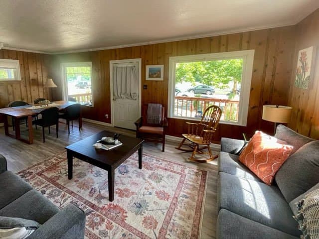 Bend House: 1335 NW. Harmon Blvd