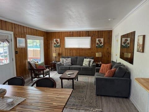 Bend House: 1335 NW. Harmon Blvd