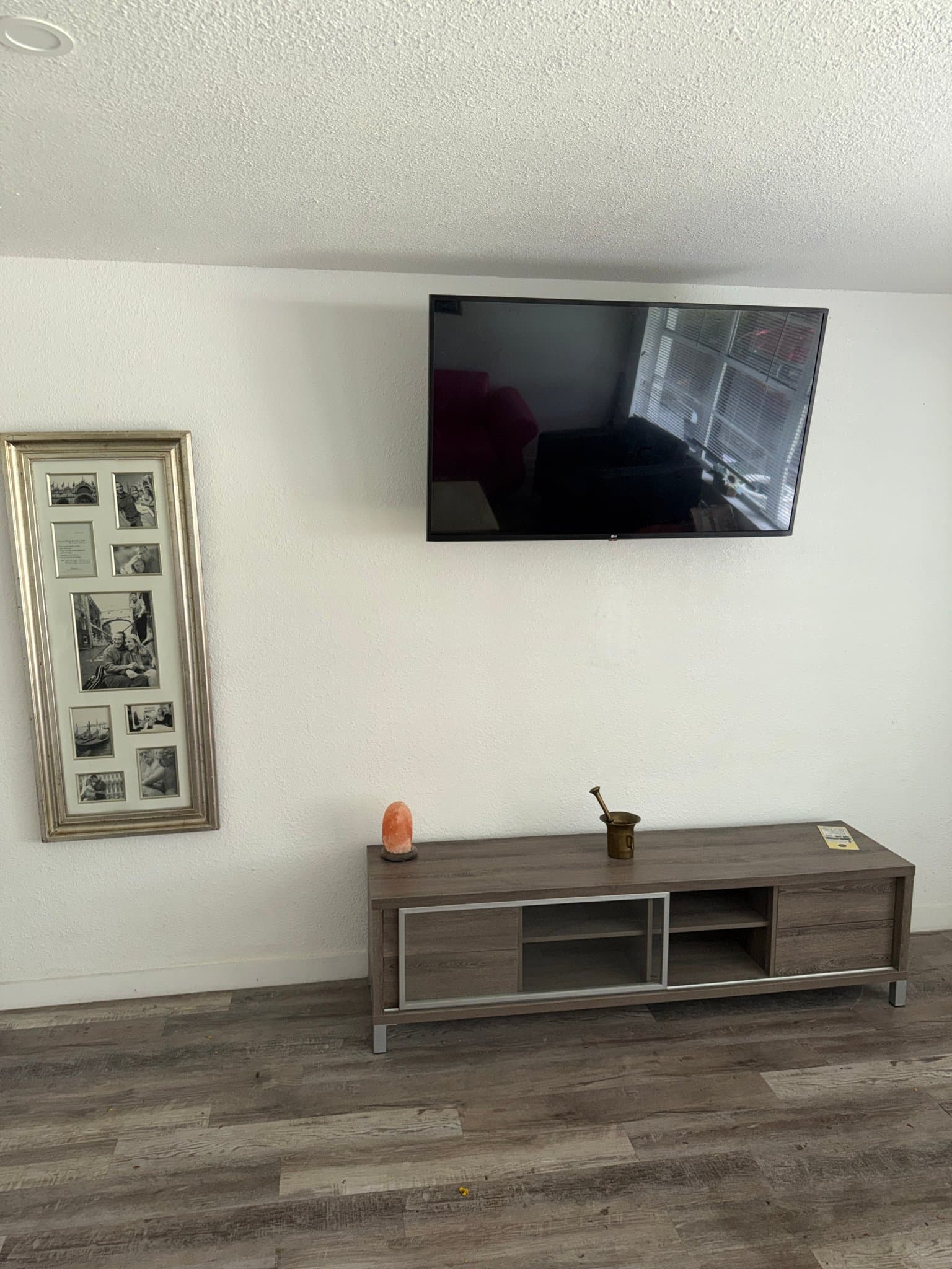 Pompano Beach Single Room: 1549 NE 30th Court