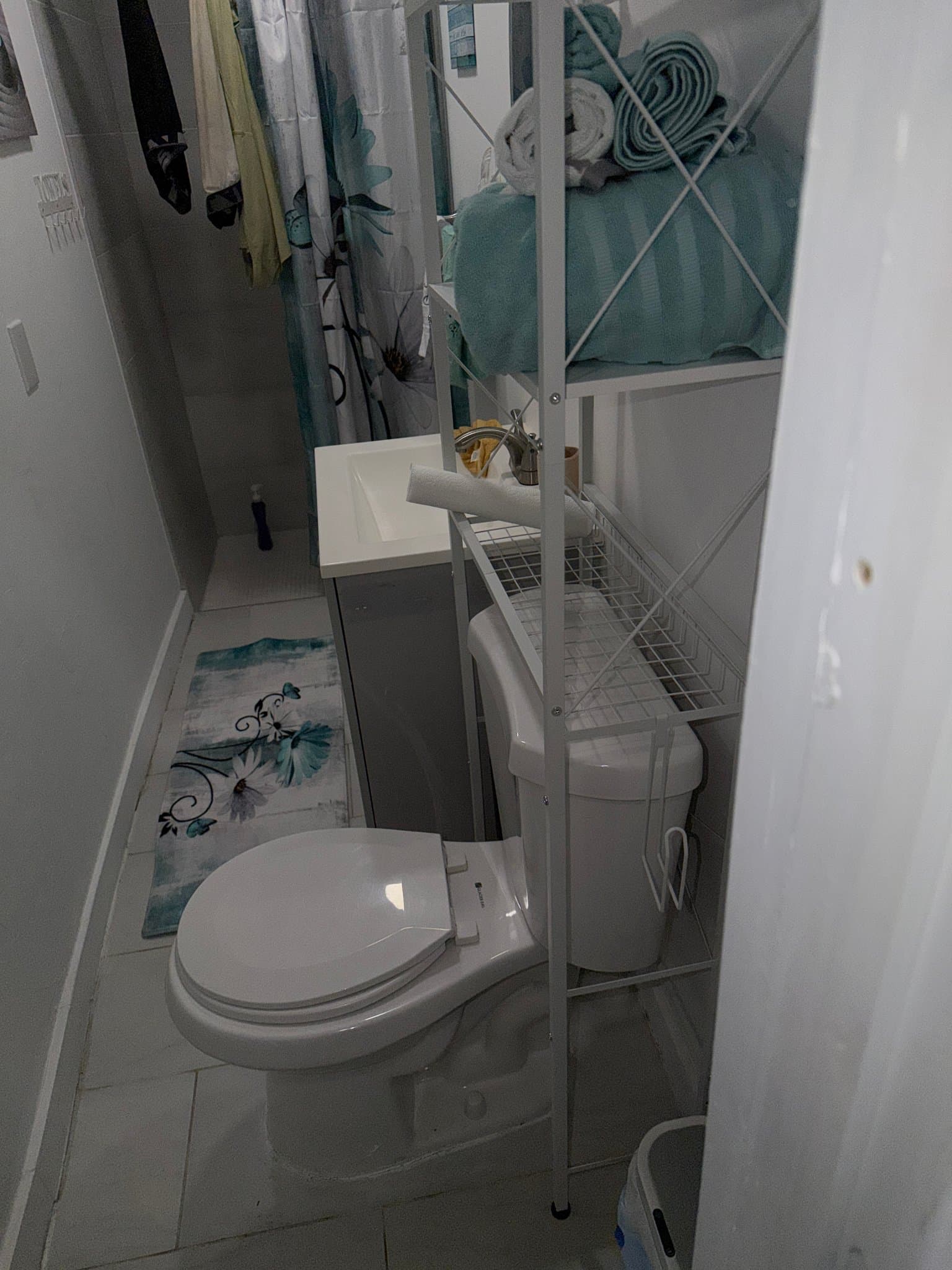 Pompano Beach Single Room: 1549 NE 30th Court