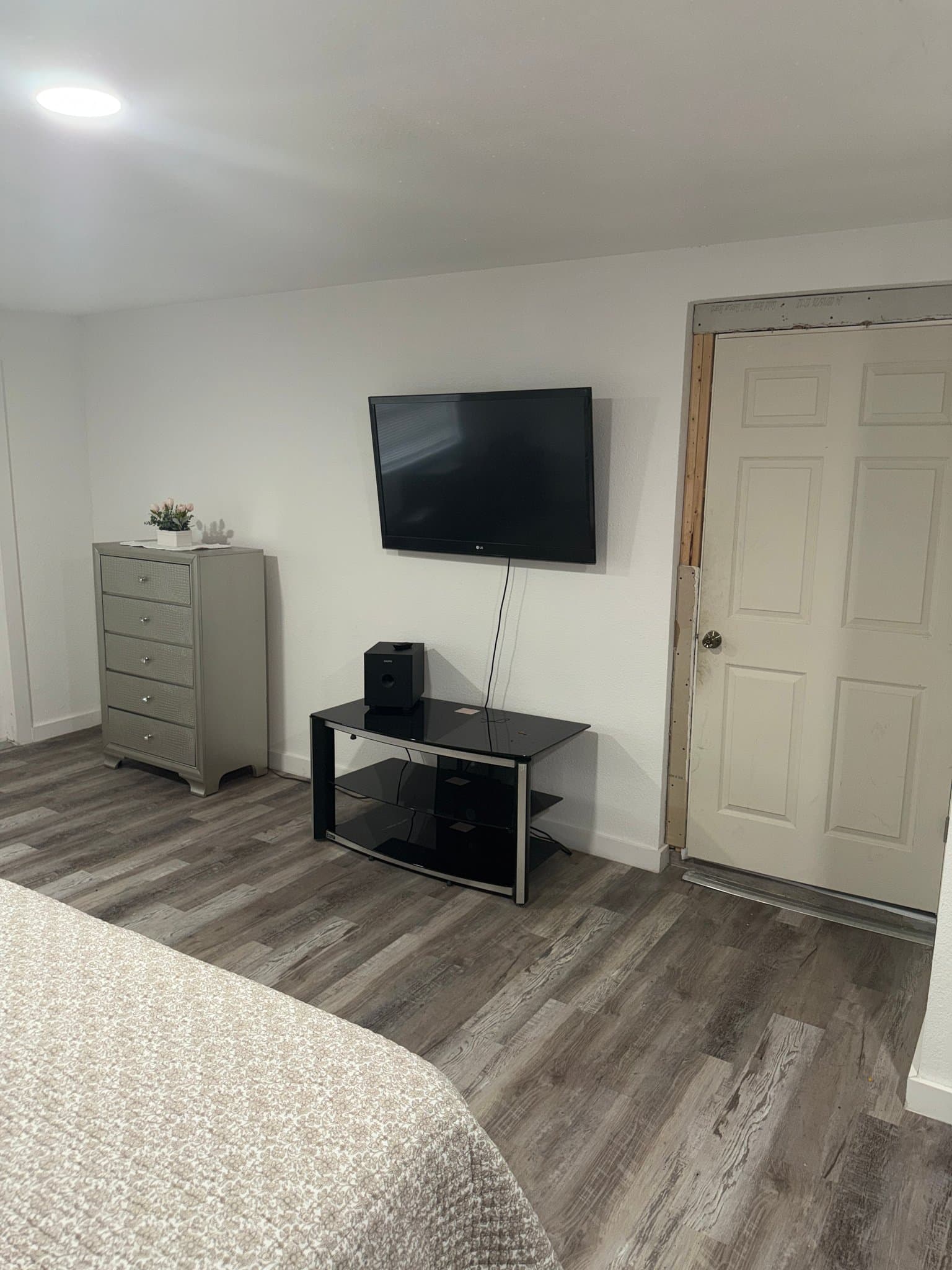 Pompano Beach Single Room: 1549 NE 30th Court