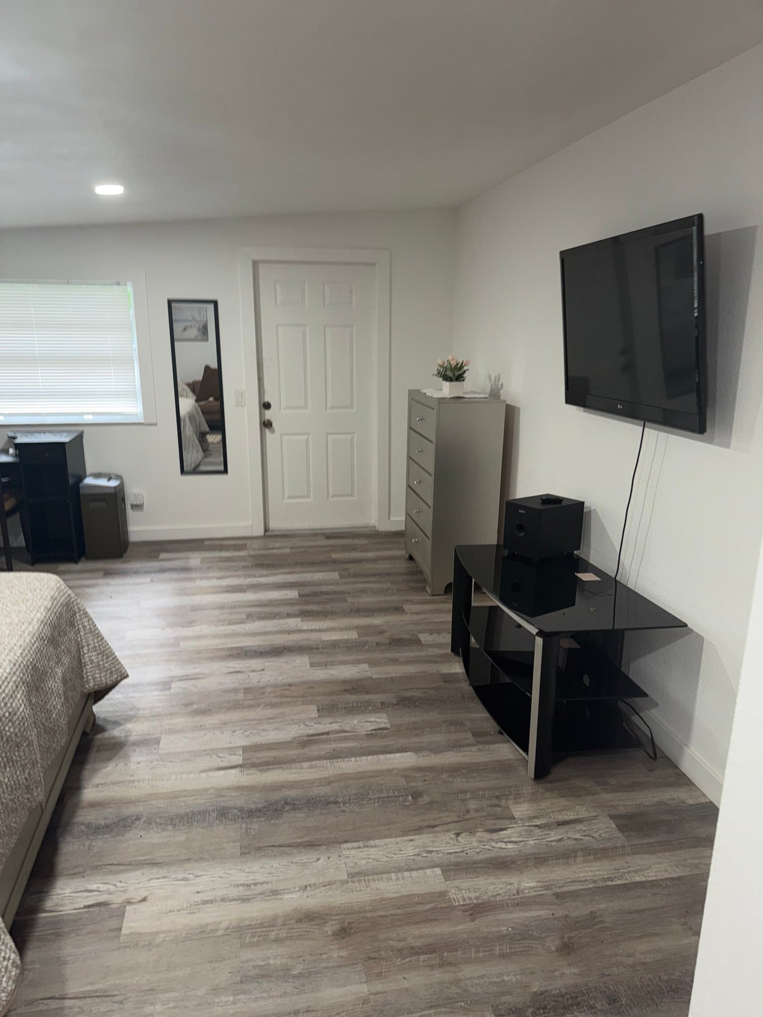 Pompano Beach Single Room: 1549 NE 30th Court