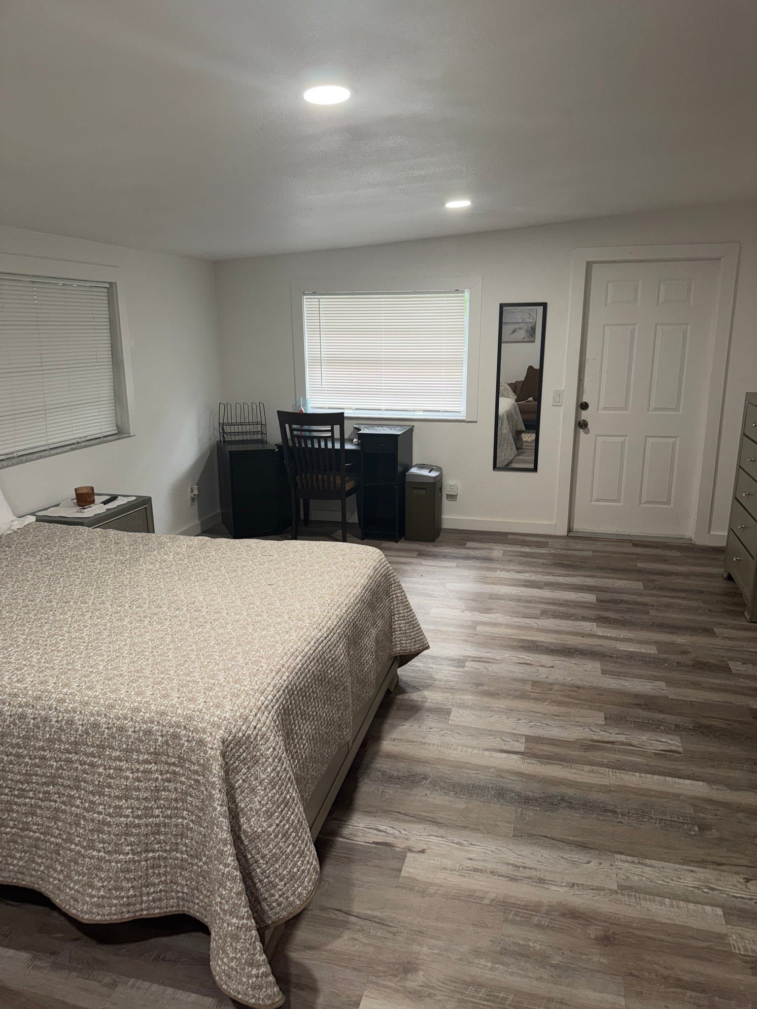 Pompano Beach Single Room: 1549 NE 30th Court