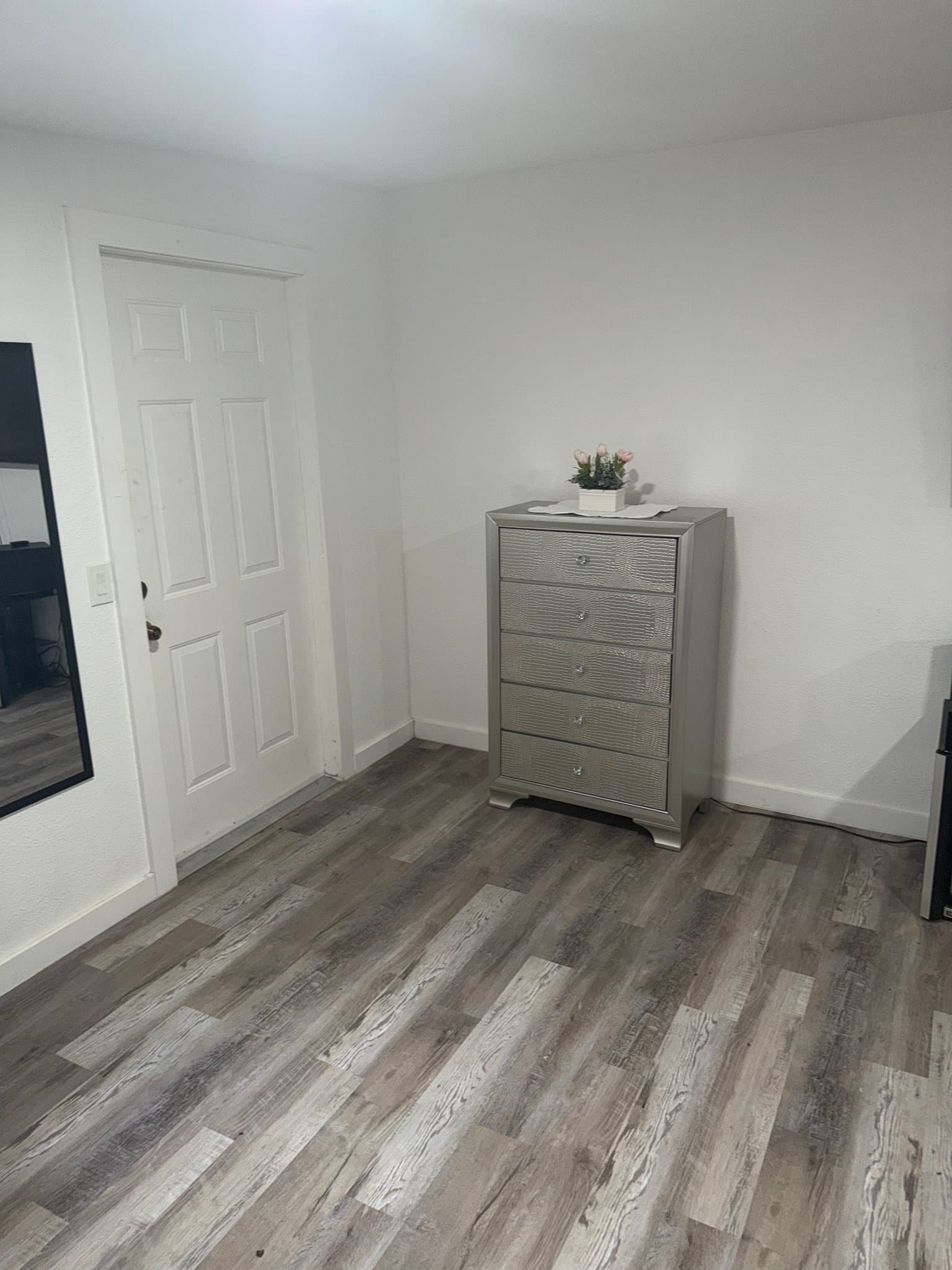 Pompano Beach Single Room: 1549 NE 30th Court