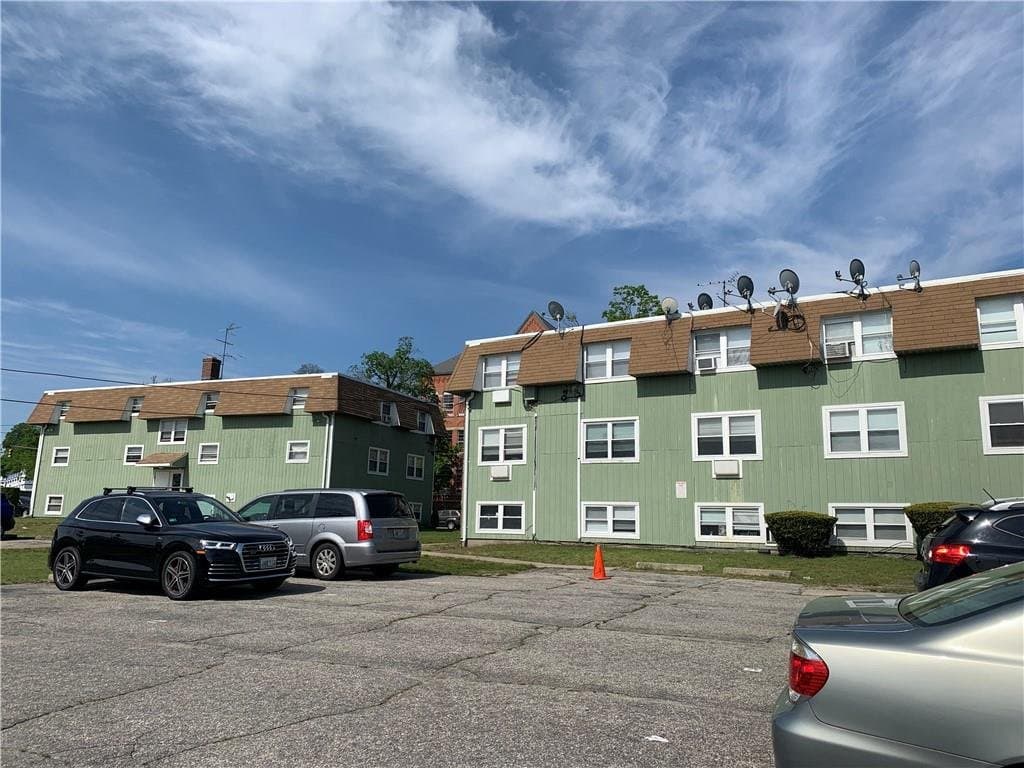 Pawtucket Apartment: 144 George St