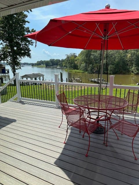 Colonial Beach House: 114 Sebastian Ave