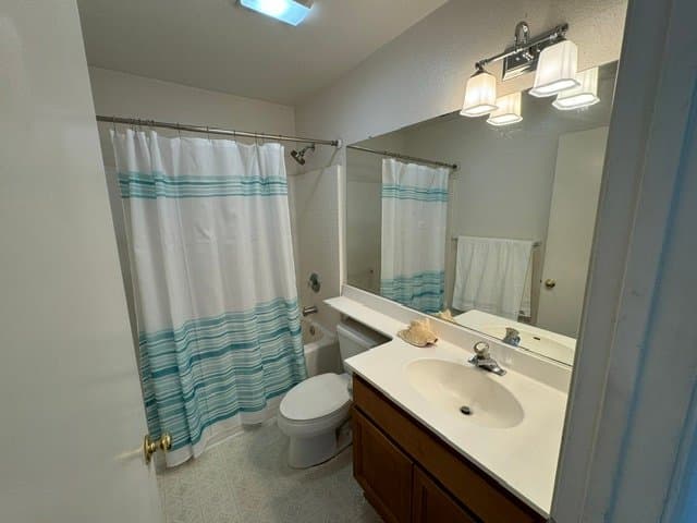 Ramona Single Room: 1337 Oak Village Dr