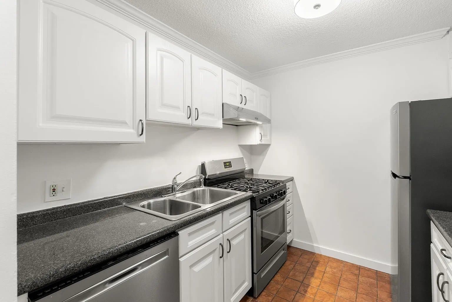 Brookline Condo: 33 pond ave