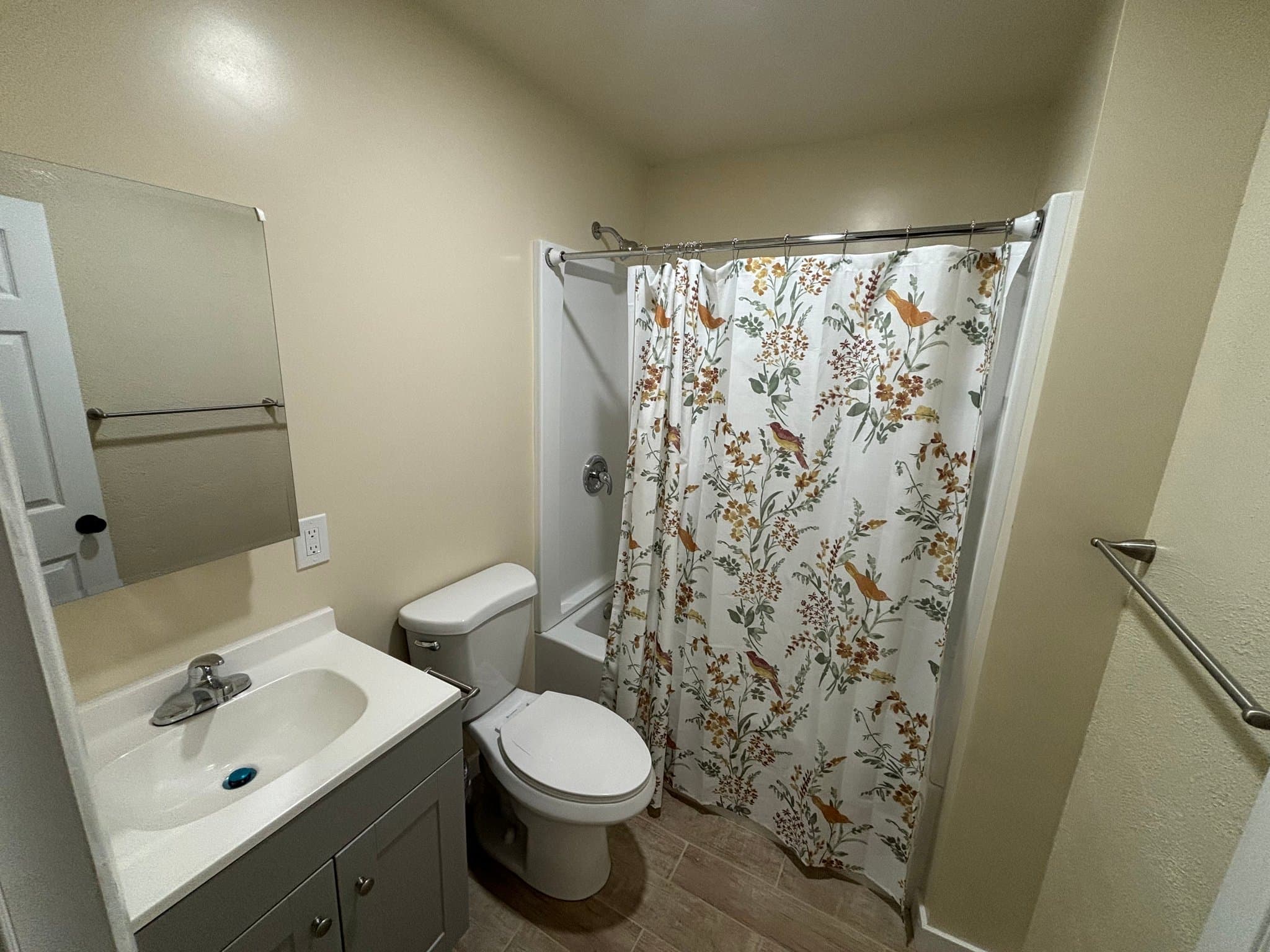 Los Angeles Single Room: 1129 E 103rd St, Los Angeles, CA 90002