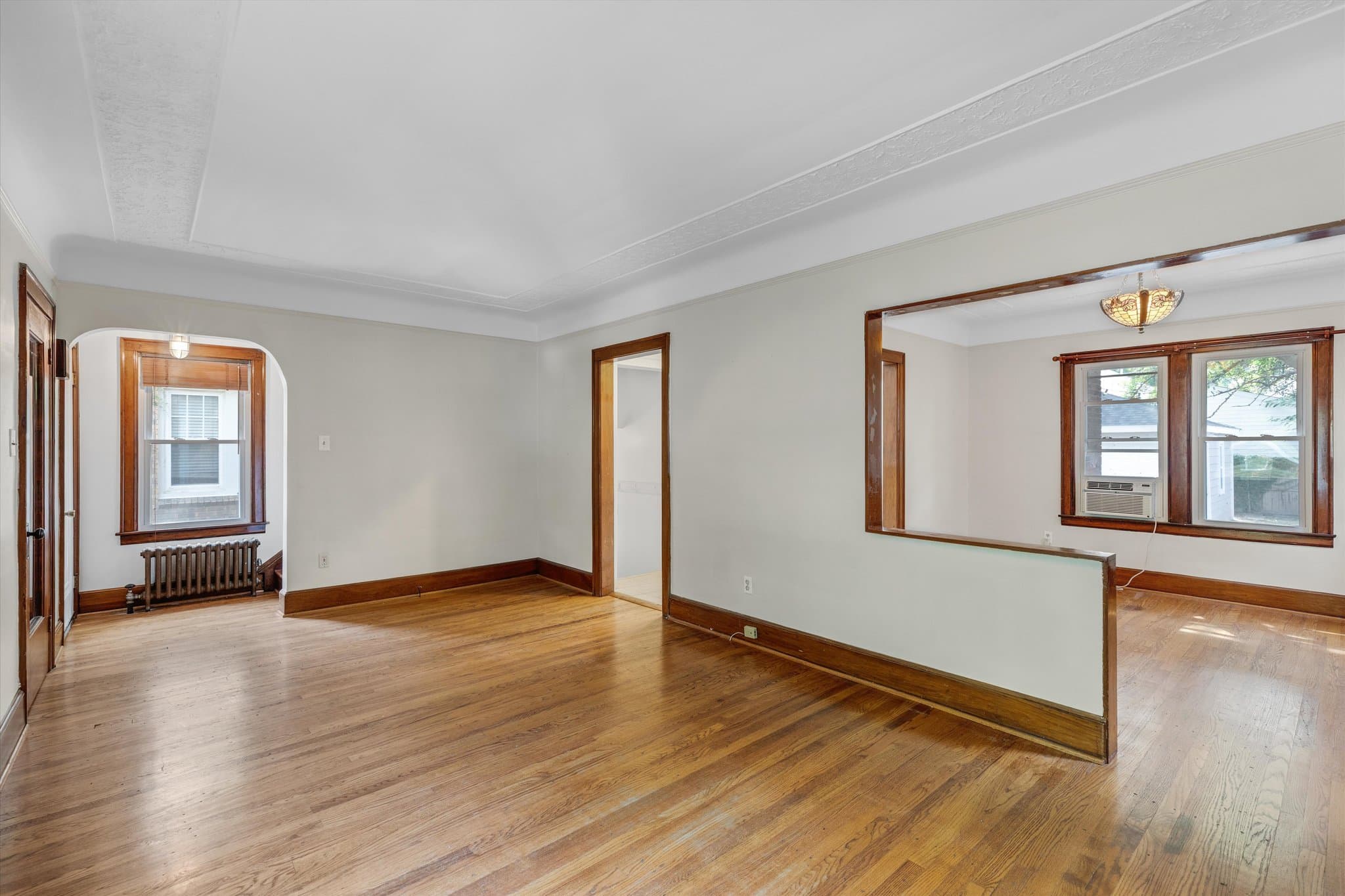 royal oak House: 2410 yale ave
