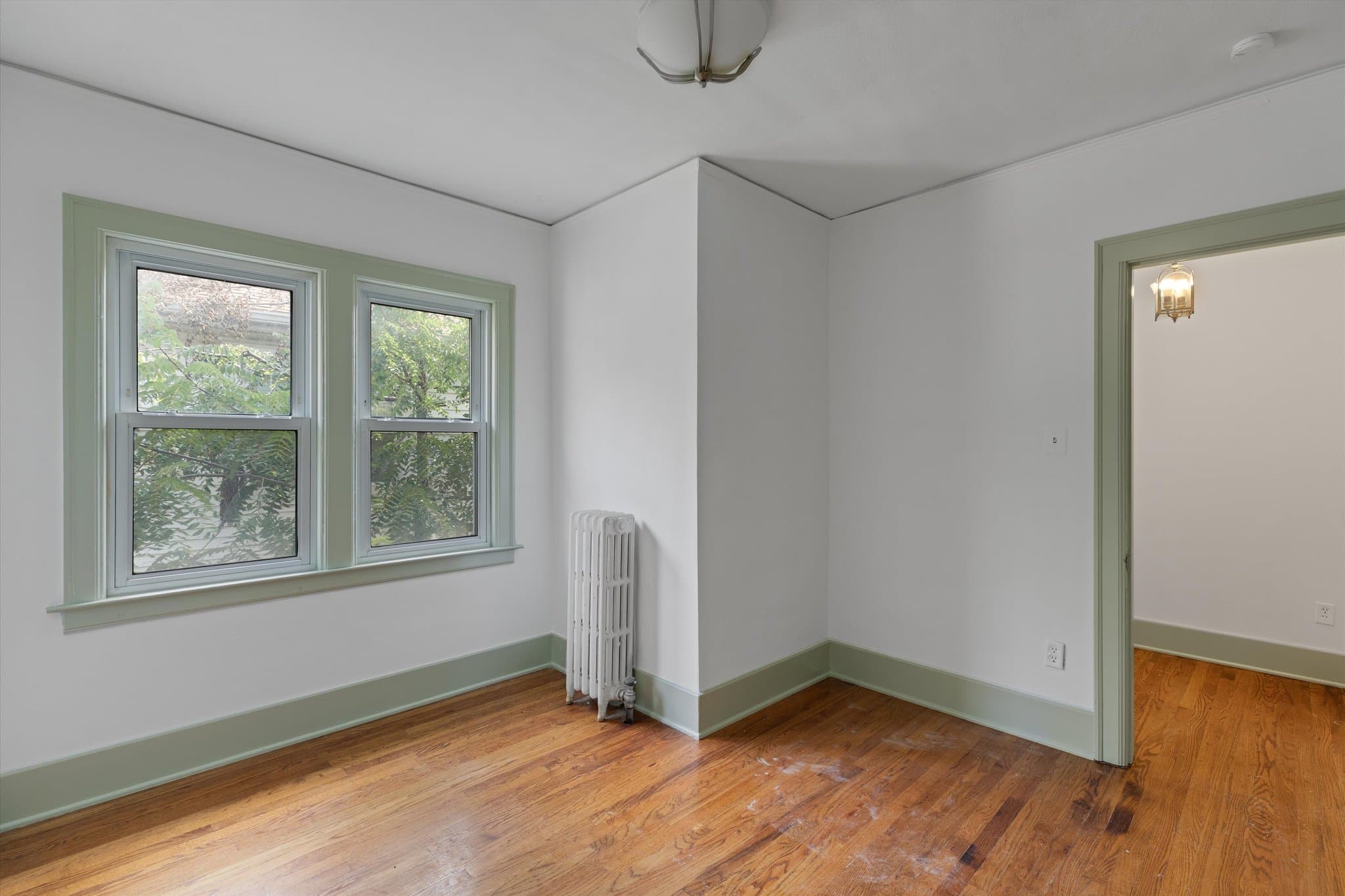 royal oak House: 2410 yale ave