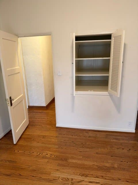 Los Angeles Apartment: 454 N Ogden Dr