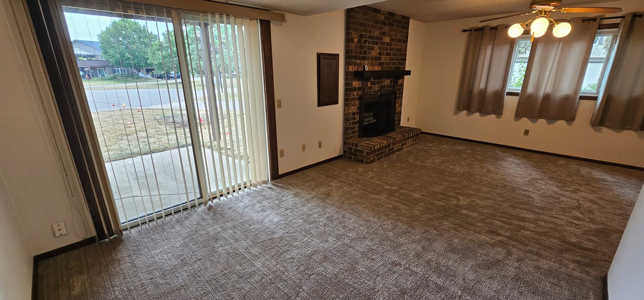 Woodbury Townhome: 2870 Castleford Ct